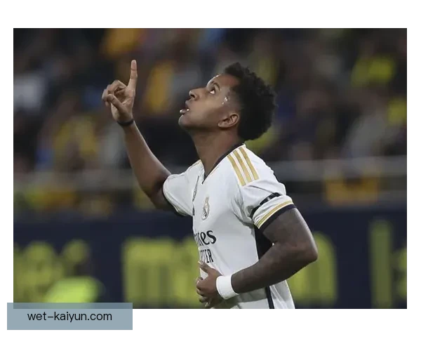 贝林厄姆在皇马首秀中表现稳健，展现出强劲竞争力。